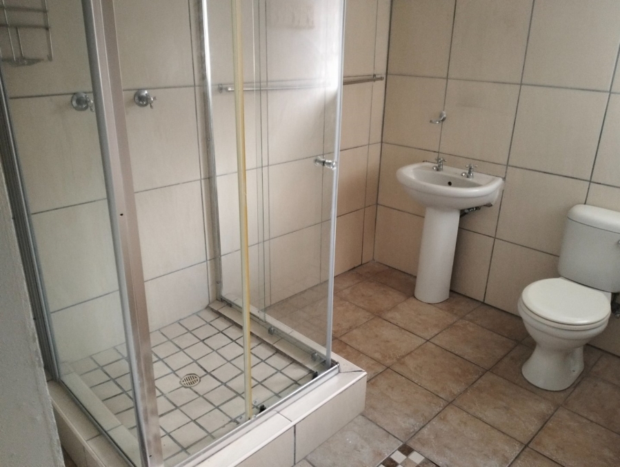 To Let 5 Bedroom Property for Rent in Island View Western Cape